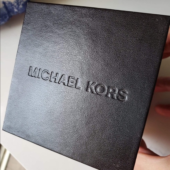 ❌❌ SOLD ❌❌ ORIGINAL* Michael Kors Watch. Mother of pearl dial. - Picture 5 of 5